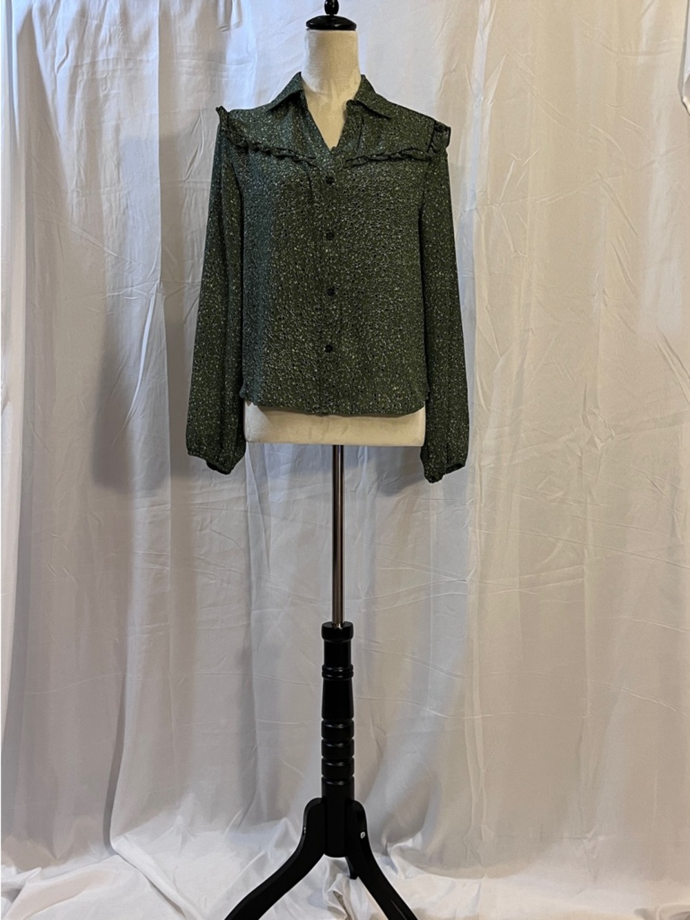 Wild Moss Women's Dark Green Printed Ruffle-Trim Blouse